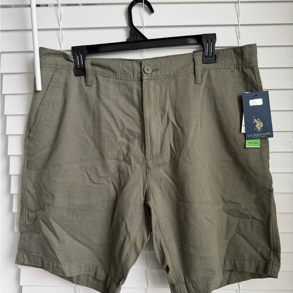 NWT U.S. Polo Assn. Men's Olive Flat-Front Casual Shorts 36”